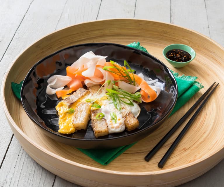 Bot chien (rice flour cake) with pickled vegetables