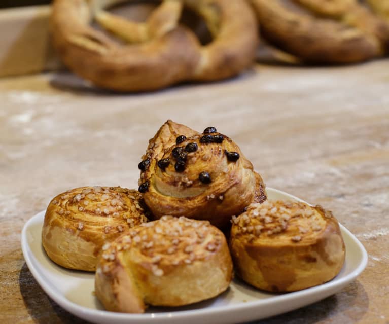 Brioche buns baked in a cast iron pot - Cookidoo® – the official Thermomix®  recipe platform