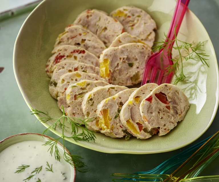 Hähnchen-Galantine mit Dill-Joghurt-Sauce