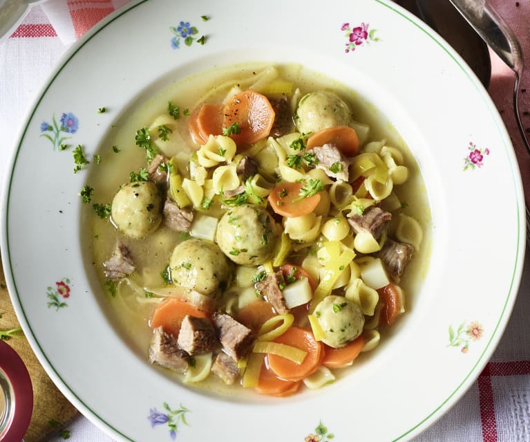 Rindfleischsuppe mit Markklösschen