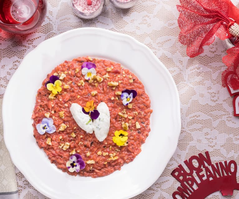 Risotto fiorito alla rapa rosa e noci con quenelle di ricotta ed erbe aromatiche