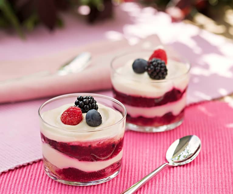 Tiramisú con frutos del bosque