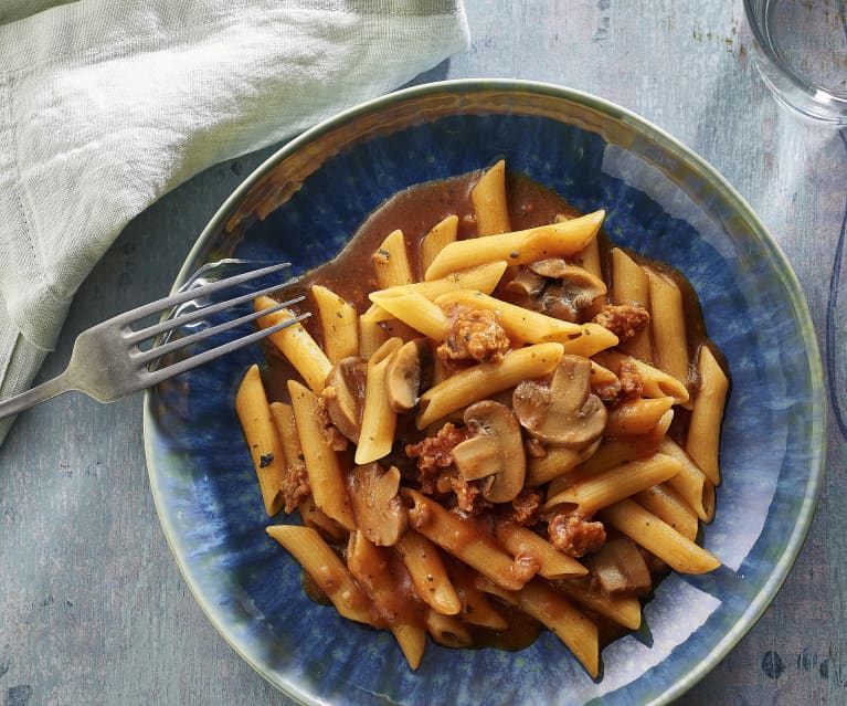 Macarrones con tomate y chorizo