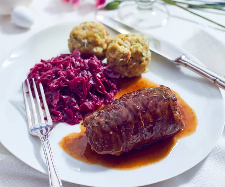 Rinderrouladen mit Knödeln und Rotkohl