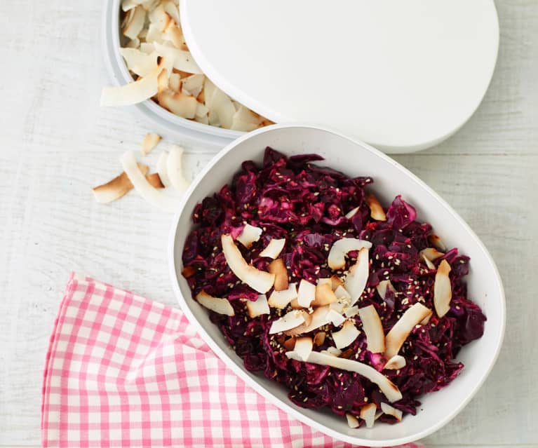 Rotkohlsalat mit Kokos-Chips