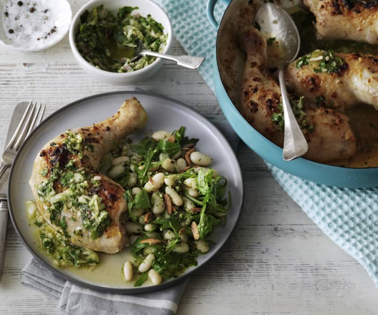 Pollo con salsa de hierbas y pesto de arúgula