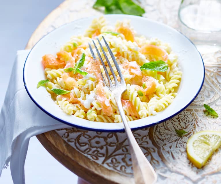 Fusilli au lait de coco et saumon fumé 