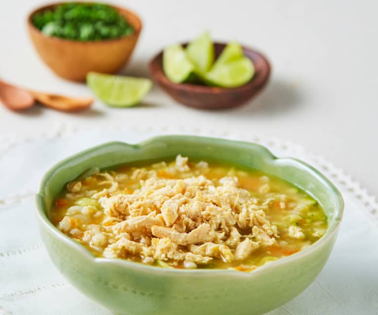 Caldo de pollo de la abuela