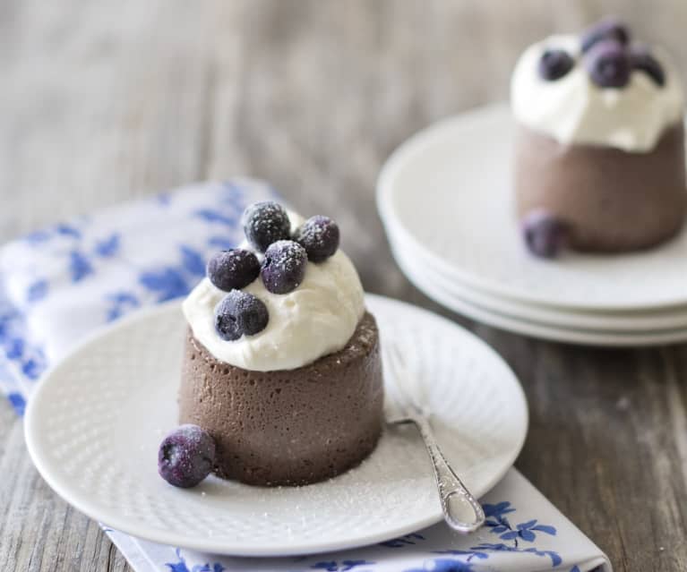 Baked chocolate ricotta with blueberries and cream