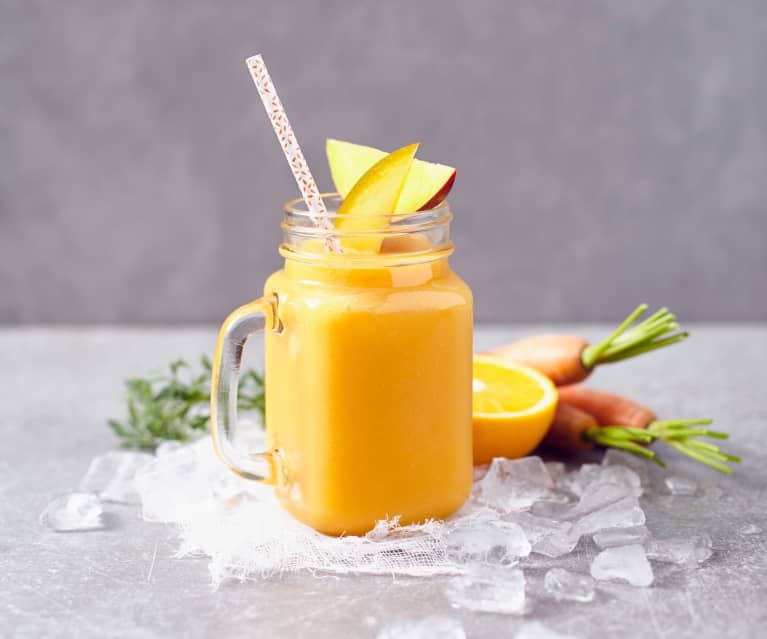 Smoothie z mango, pomarańczą i marchewką