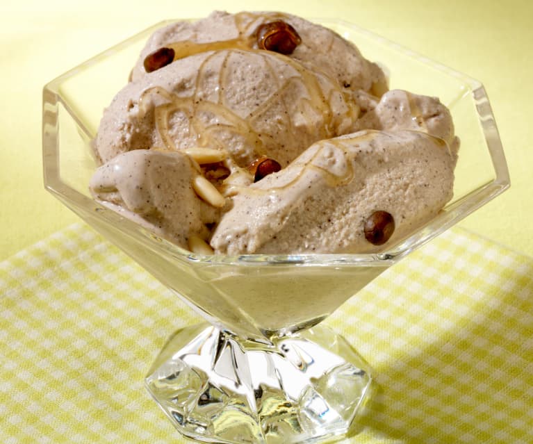 Gelato ai pinoli e caffè