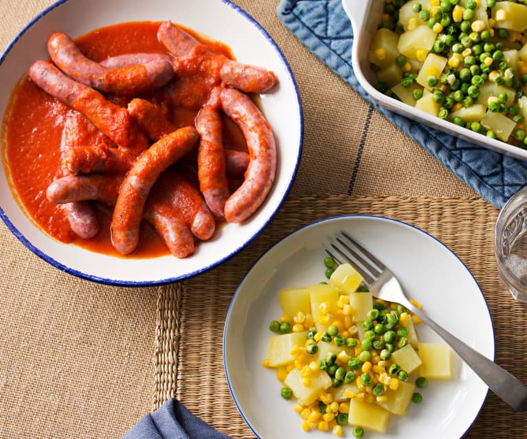 Menú: Patatas con guisantes y maíz. Salchichas con tomate