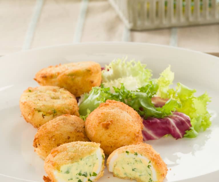 Huevos rellenos de quesitos, cebolleta y apio