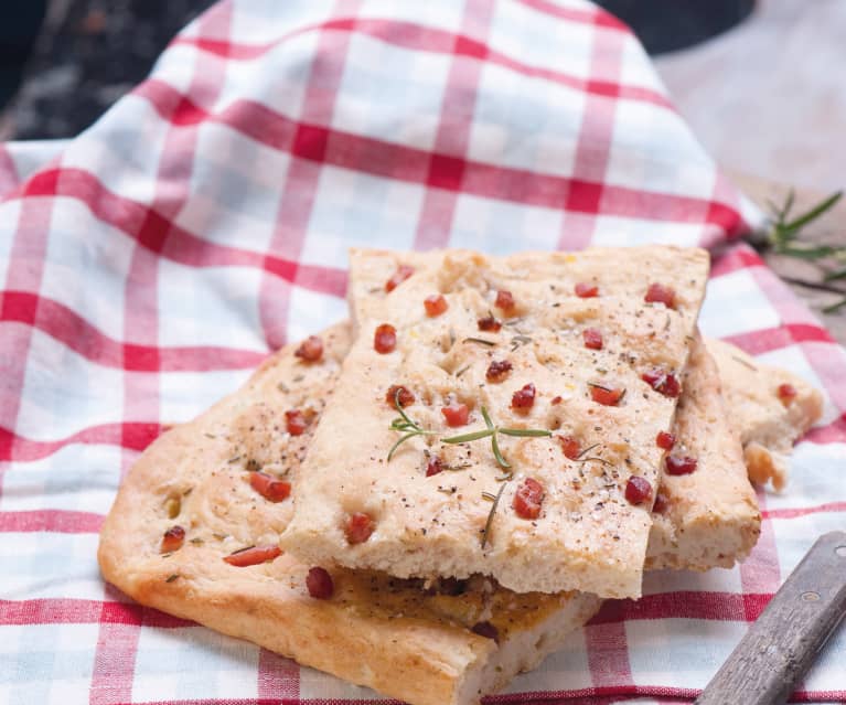 Focaccia z ziemniakami, boczkiem i rozmarynem