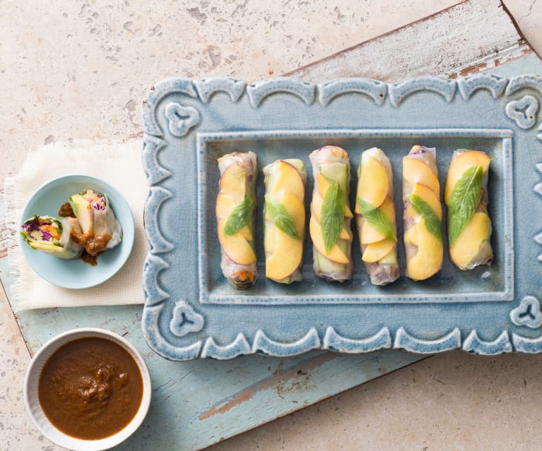 Rice paper rolls with sweet and sour chilli sauce
