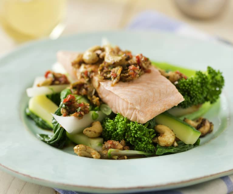 Salmon with ginger sauce and spiced cashews