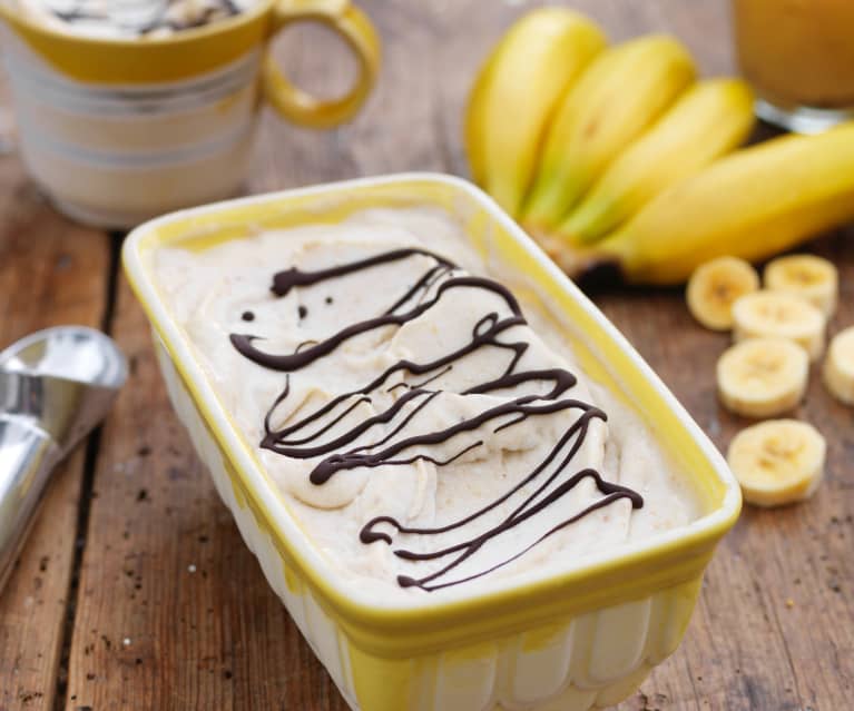 Bananen-Nuss-Eis mit Datteln