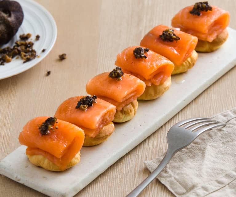 Pita Bread with Smoked Salmon and Truffle Honey Sauce