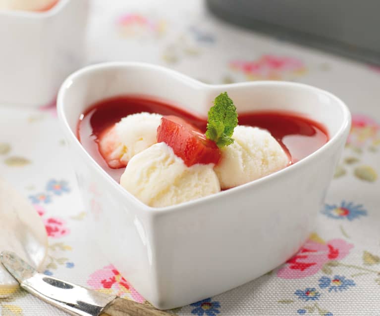 Pêssegos com molho de framboesa e gelado de baunilha