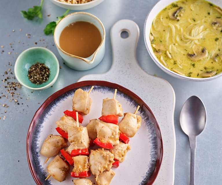 Pilz-Curry-Suppe und Hähnchen-Paprika-Souvlaki mit Reis Pilz-Curry-Suppe und Hähnchen-Paprika-Souvlaki mit Reis