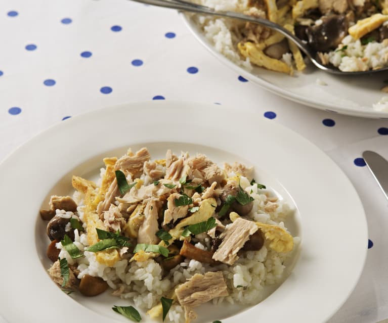 Ensalada de arroz, setas y bonito