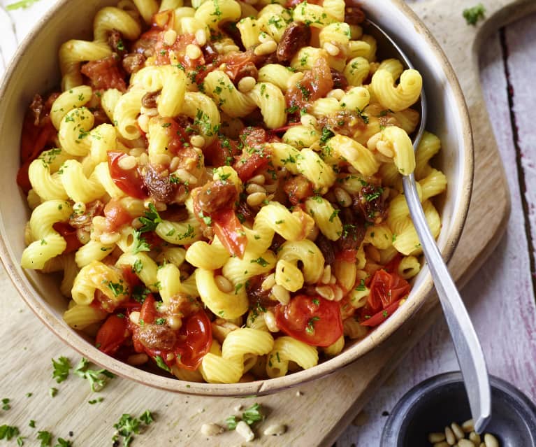 Cavatappi mit Cherry-Tomaten, Sultaninen und Ingwer