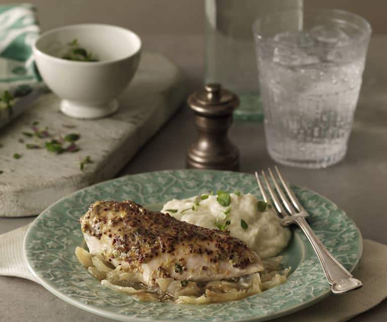 Filets de poulet au miel et à la moutarde, purée de chou-fleur à l'ail