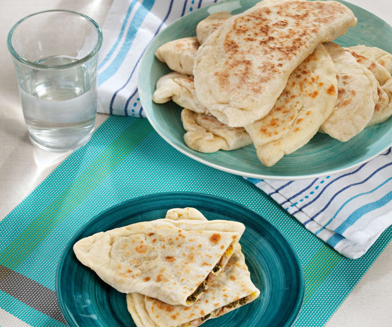 Gözleme de cordero con espinacas, berenjena y feta