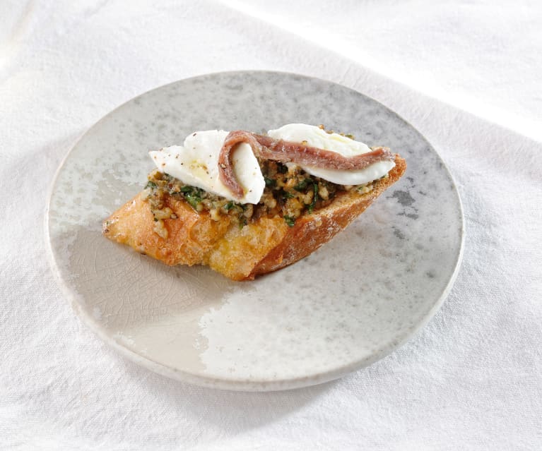 Bruschette mit Walnusspaste und Büffel-Mozzarella