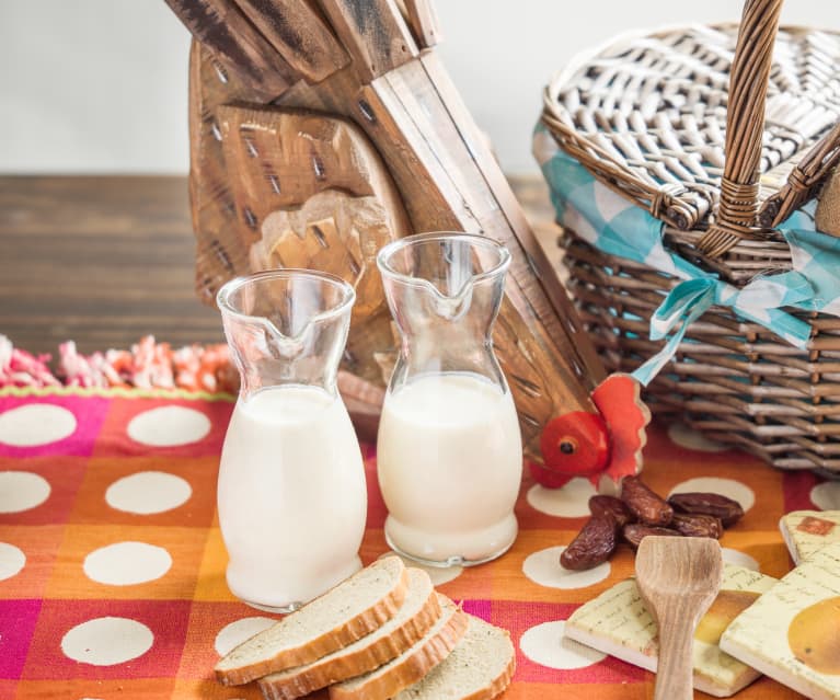 Yogur líquido de naranja, miel y avena