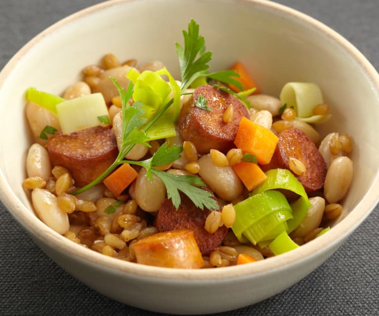 Dinkel-Gemüse-Topf mit Sojawürstchen Dinkel-Gemüse-Topf mit Sojawürstchen
