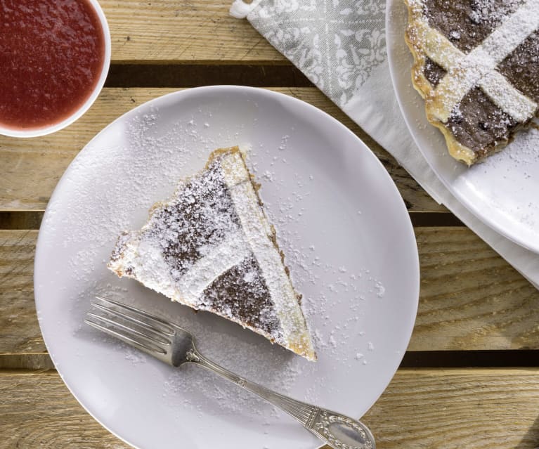 Pastiera cioccolato e Rum con coulis di fragole