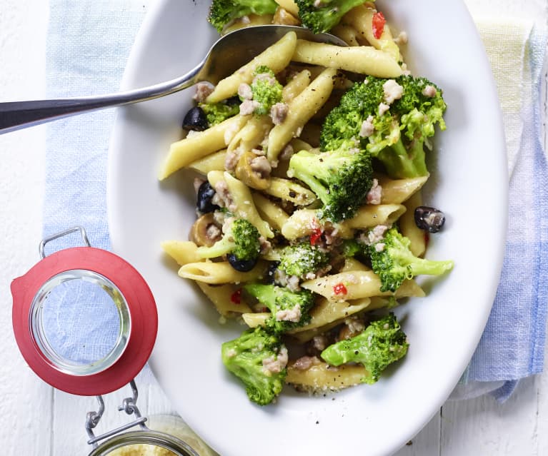 Penne mit Brokkoli und Salsiccia