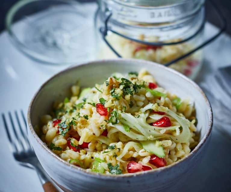 Weizen-Salat mit Granatapfelkernen