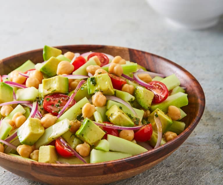 Bol de ensalada al gusto con salsa de garbanzos y Thermomix