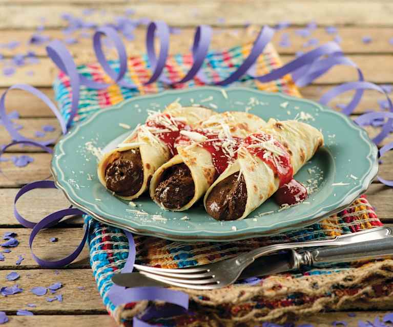 Canelones de chocolate com molho de morango