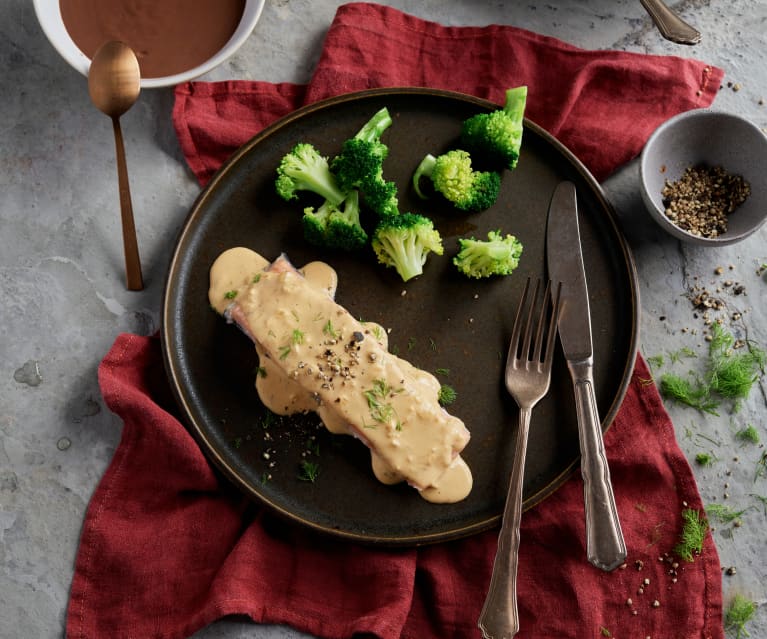 Menù: Salmone con salsa all'aneto, broccoli e riso; Dessert al cioccolato (Bimby Friend)