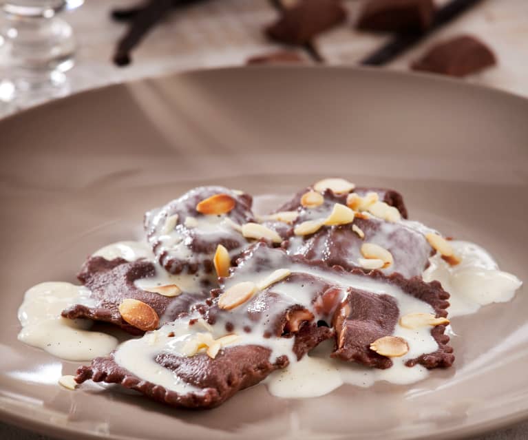 Ravioli di cioccolato con crema alla vaniglia