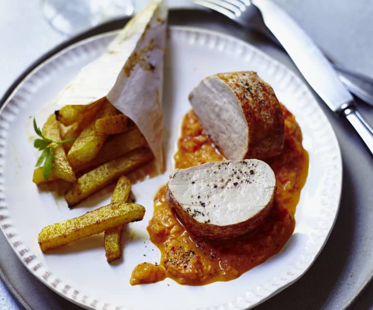 Schweine-Medaillons mit Kohlrabi-Pommes und Peperonisauce