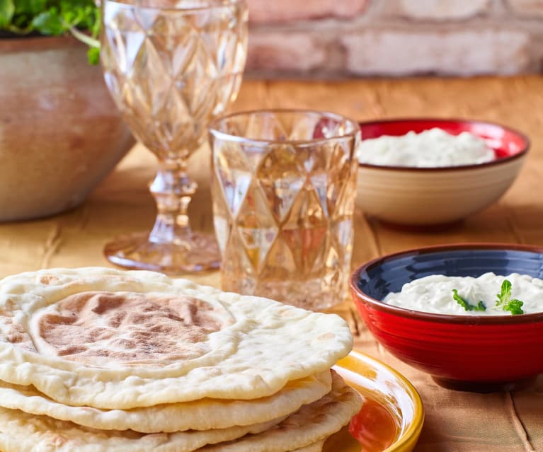 Bazlama con Cacik (Pane con salsa al cetriolo)