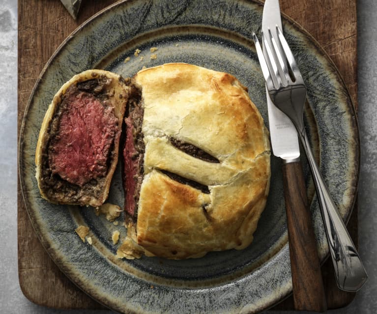 Beef Wellington mit Rotwein-Jus und Champignon-Duxelle