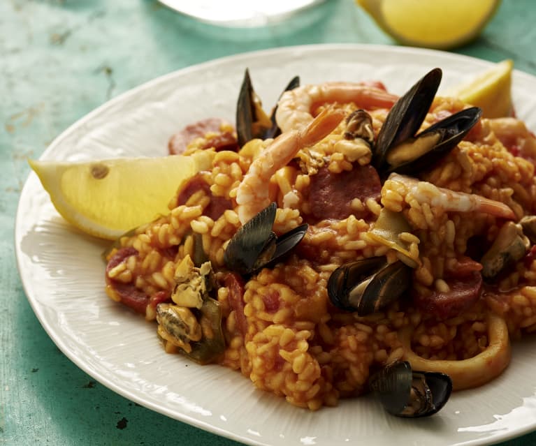 Arroz mediterráneo de mariscos y chorizo