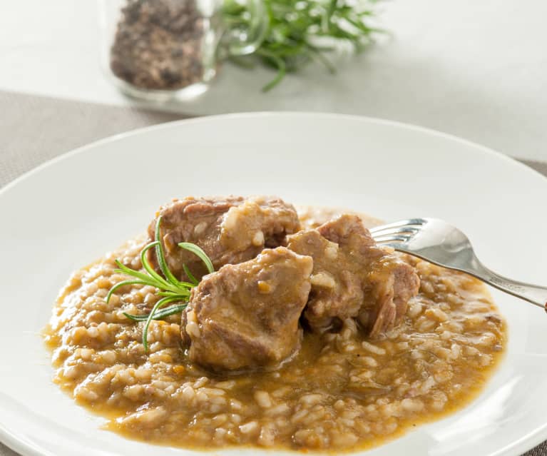 Costillas al vino con arroz