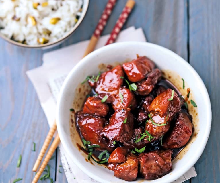 Echine au caramel, riz parfumé