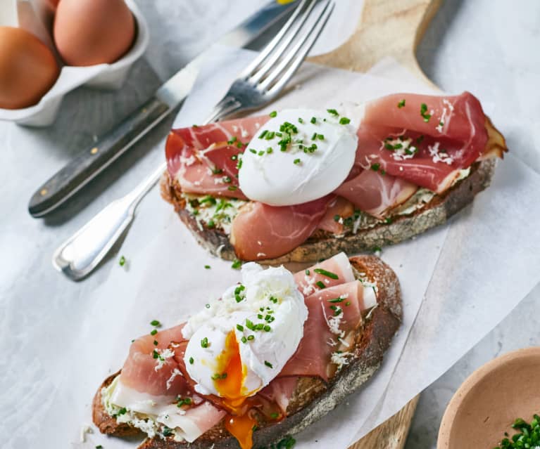 Landschinkenbrot mit pochiertem Ei