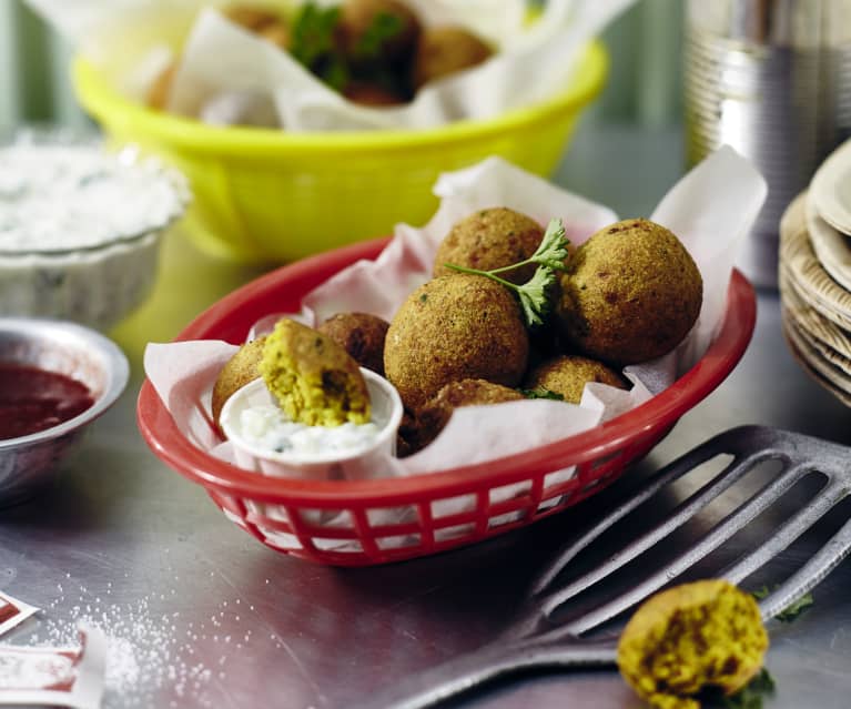 Falafel mit Gurkendip