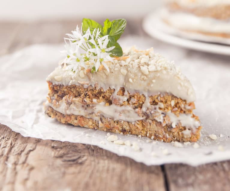 Torta raw alle carote con crema di anacardi