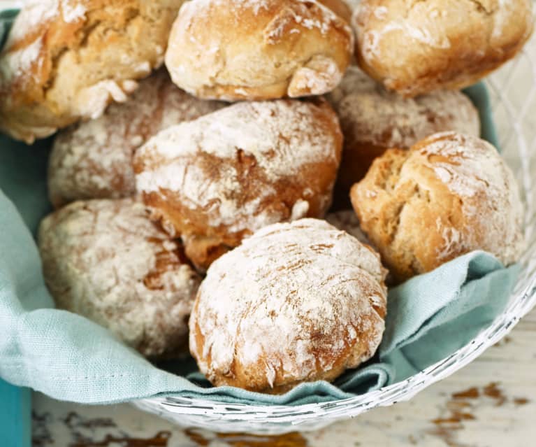 Haselnussbrötchen