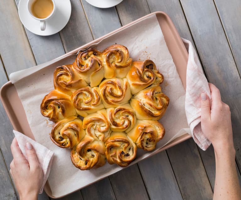 Torta di rose with ricotta filling (ricotta "roses")