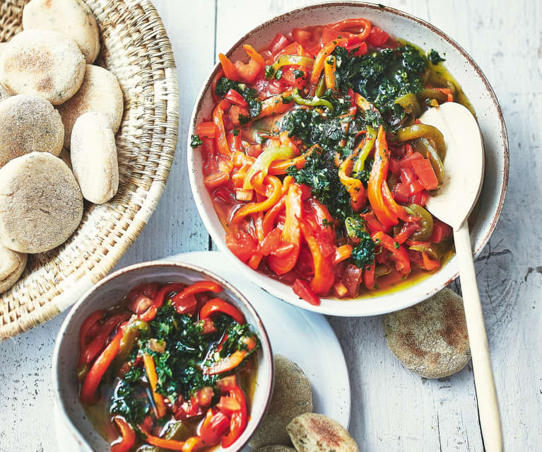 Salade de poivrons marinés et petits pains marocains